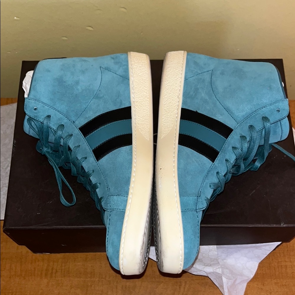 Gucci Blue Sneakers Luxurious Style - Picture 4 of 5